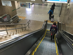 台北駅地下へ